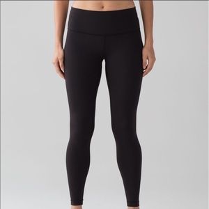 Lululemon black Wunder Under leggings